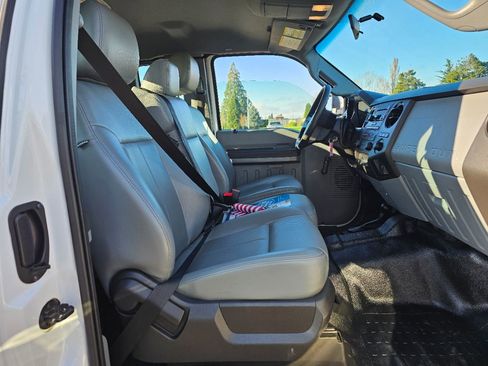 Used 2012 Ford F450 XL w/ High Capacity Trailer Tow Pkg image 9