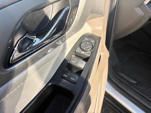 Used 2021 Chevrolet Traverse LT image 22