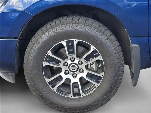 Used 2021 Nissan Titan SV w/ SV Convenience Package image 9