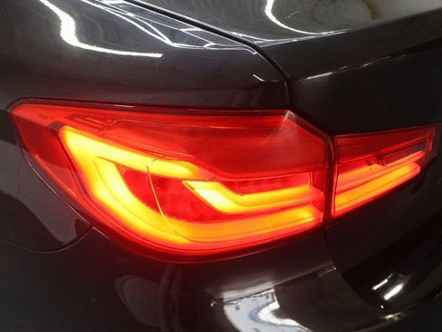 Used 2018 BMW 540i w/ M Sport Package image 28