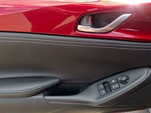 New 2026 MAZDA MX-5 Miata Club w/ Weather Package RWD image 10