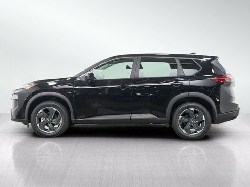 Used 2024 Nissan Rogue SV AWD/4WD image 2