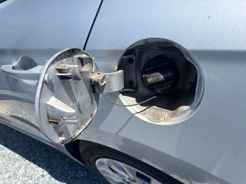 Used 2017 Hyundai Elantra SE FWD image 11