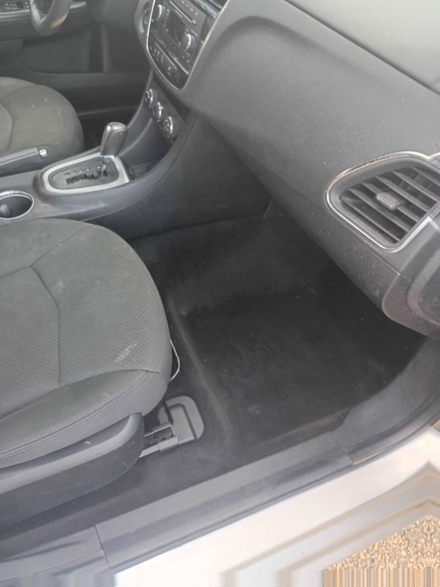 Used 2011 Chrysler 200 LX FWD image 13