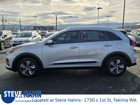 Used 2020 Kia Niro LXS image 2