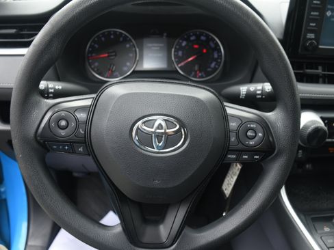 Used 2019 Toyota RAV4 LE FWD image 12