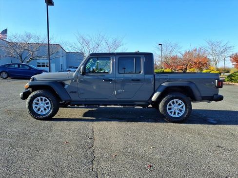 Used 2023 Jeep Gladiator Sport image 15