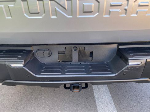 Used 2022 Toyota Tundra SR5 w/ SR5 Convenience Package AWD/4WD image 8