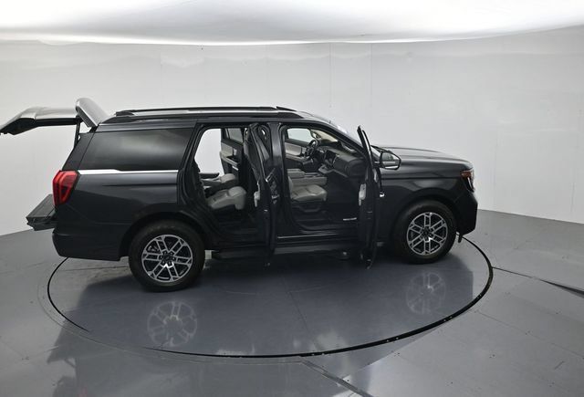 Certified 2025 Ford Expedition Active AWD/4WD image 50