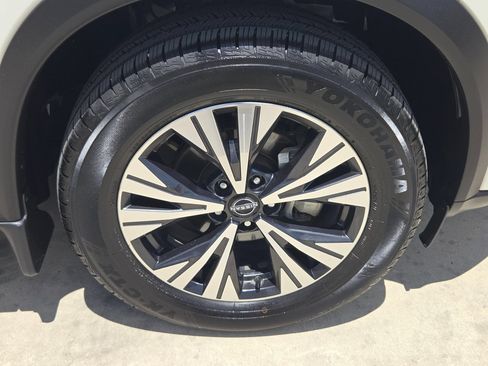 Used 2023 Nissan Rogue SV FWD image 31
