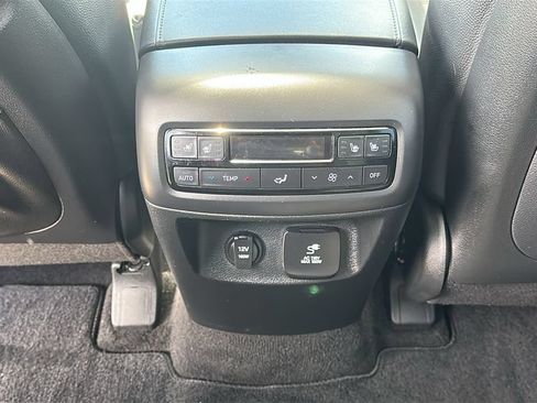 Used 2024 Hyundai Palisade Limited FWD image 32