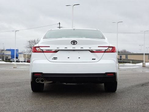 Used 2025 Toyota Camry SE w/ Convenience Package image 14