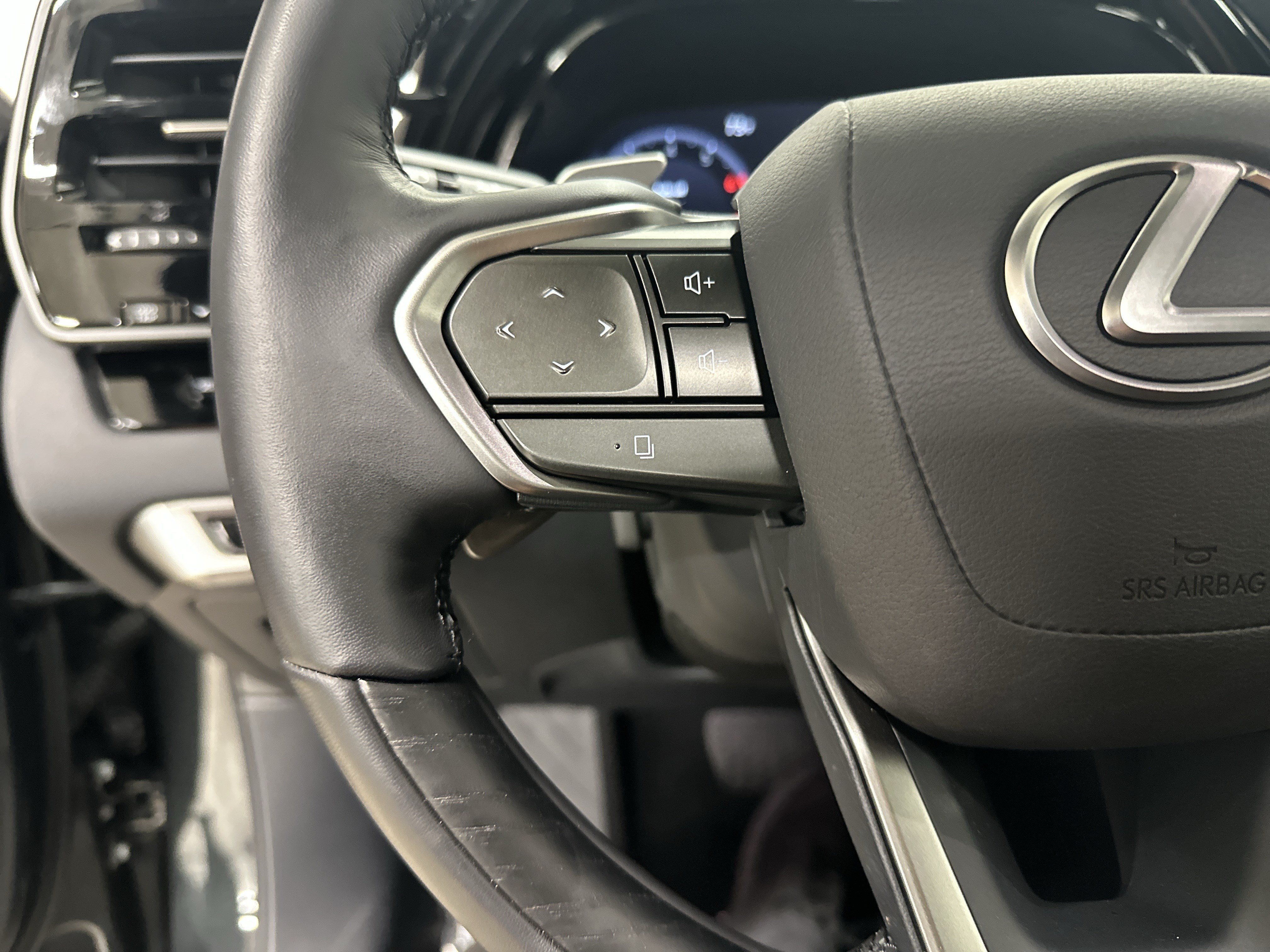 Certified 2026 Lexus RX 450h AWD w/ Convenience Package image 19