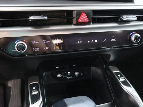 Used 2025 Kia Sorento EX w/ Panoramic Sunroof Package image 41