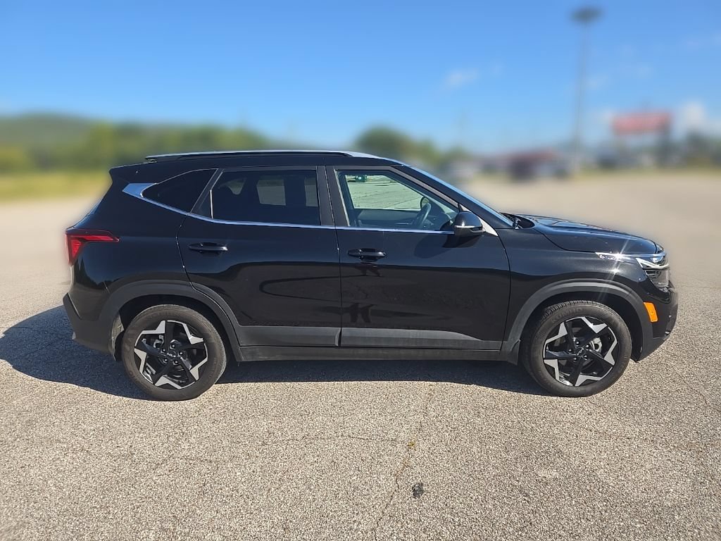 Used 2025 Kia Seltos EX w/ EX Sunroof Package FWD image 14