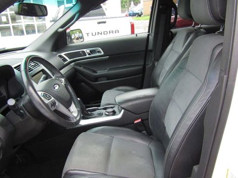 Used 2015 Ford Explorer XLT w/ Equipment Group 202B AWD/4WD image 14