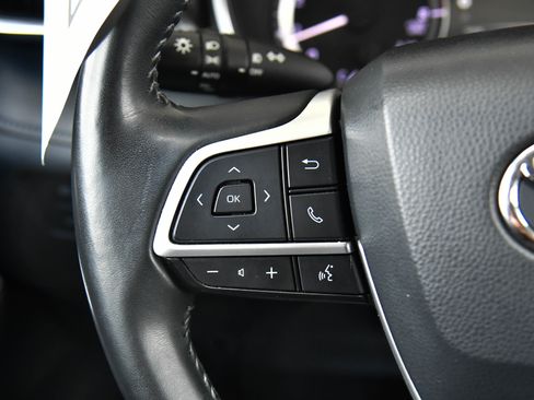 Used 2023 Toyota Highlander XLE AWD/4WD image 33