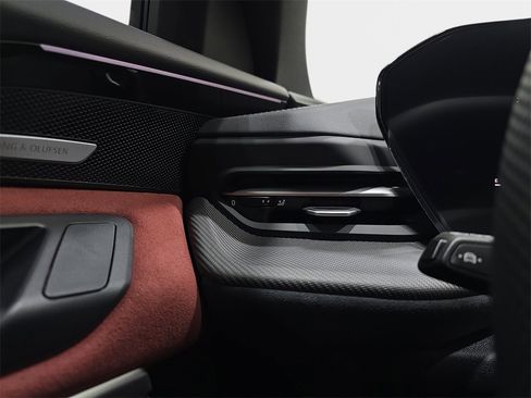 New 2025 Audi SQ5 Prestige image 25