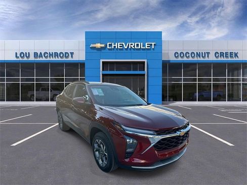 Used 2024 Chevrolet Trax LT image 1