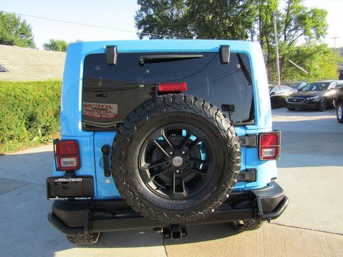 Used 2017 Jeep Wrangler Unlimited Sahara AWD/4WD image 8