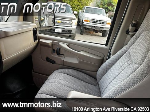 Used 2007 Chevrolet Express 2500 image 12