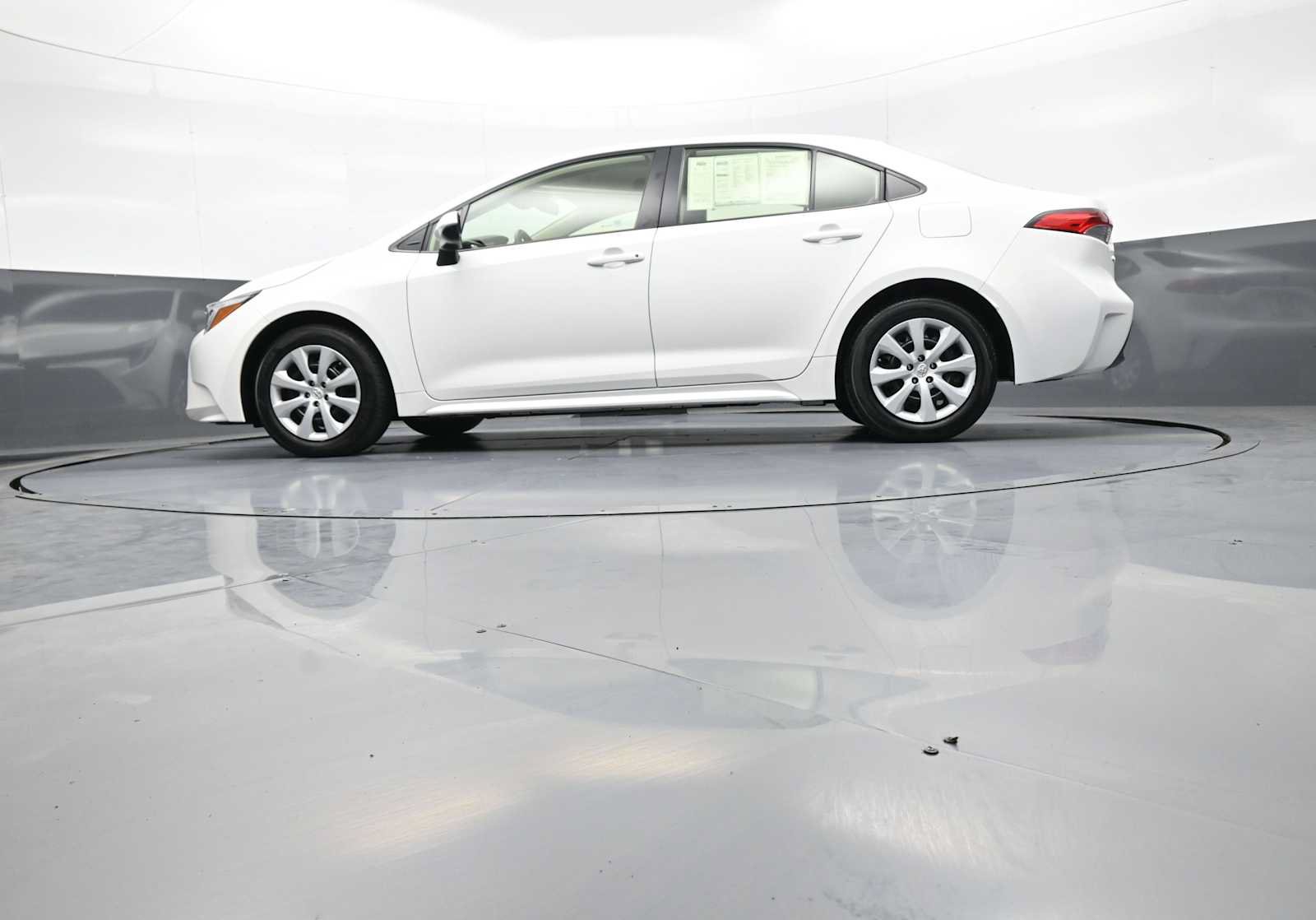 Used 2023 Toyota Corolla LE FWD image 31