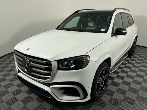 Used 2024 Mercedes-Benz GLS 450 4MATIC image 7