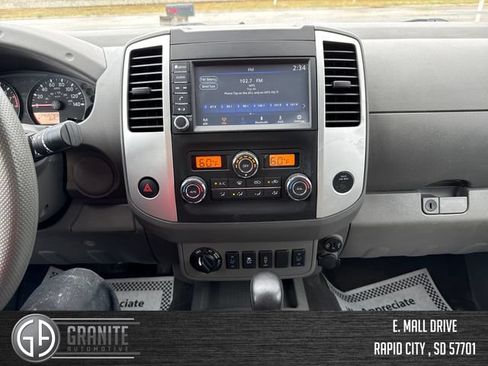 Used 2021 Nissan Frontier SV w/ Midnight Edition Floor Mats AWD/4WD image 17
