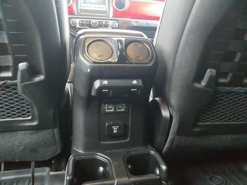 Used 2019 Jeep Wrangler Unlimited Rubicon w/ Cold Weather Group AWD/4WD image 30