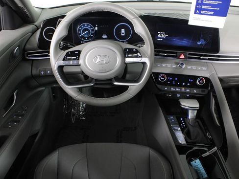 Certified 2025 Hyundai Elantra SEL image 7