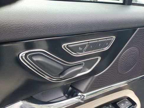 New 2026 Lincoln Corsair Premiere image 9