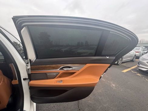 Used 2019 BMW 750i xDrive w/ Executive Package image 15