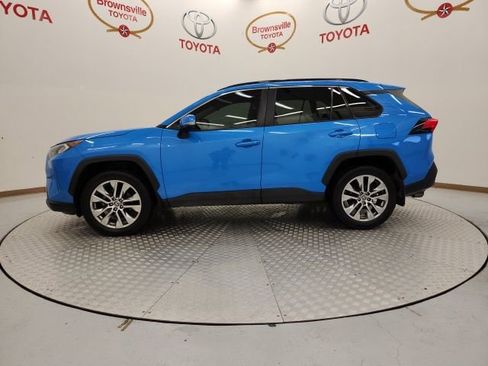 Used 2021 Toyota RAV4 XLE Premium image 5