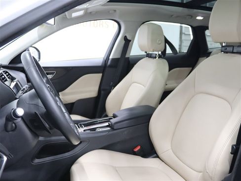 Used 2018 Jaguar F-PACE Premium image 9