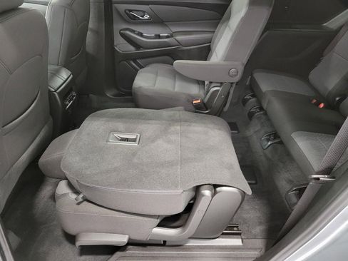 Used 2023 Chevrolet Traverse LT image 25
