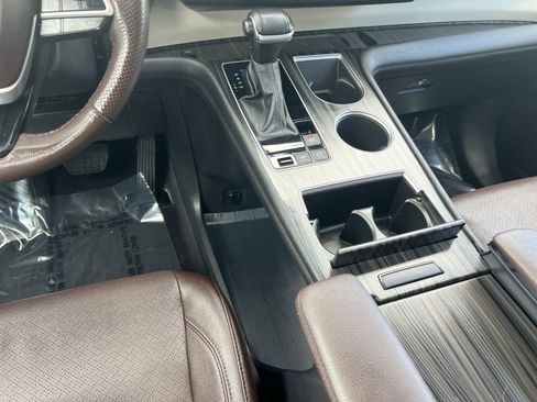 Used 2024 Toyota Sienna Platinum image 31