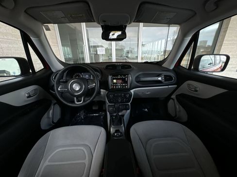 Certified 2022 Jeep Renegade Latitude w/ Convenience Group image 16