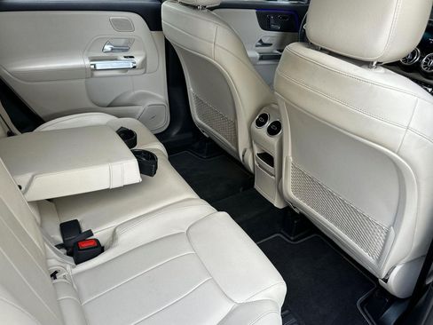 Used 2021 Mercedes-Benz GLB 250 4MATIC image 30