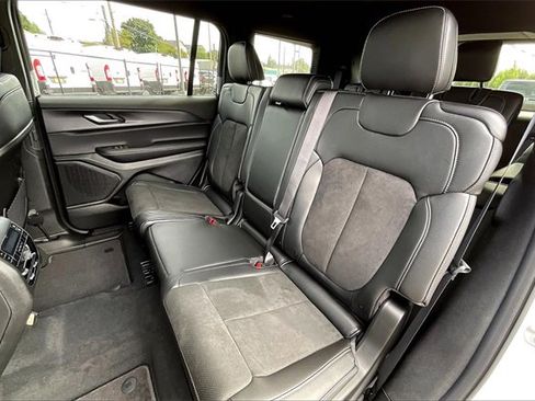 New 2025 Jeep Grand Cherokee L Altitude image 10