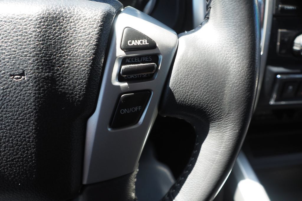 Used 2017 Nissan Titan PRO-4X AWD/4WD image 27