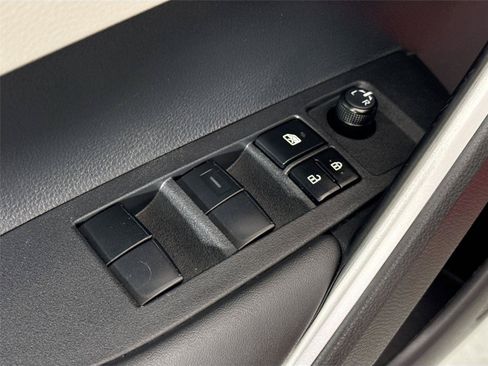 Used 2024 Toyota Corolla Cross LE FWD image 28