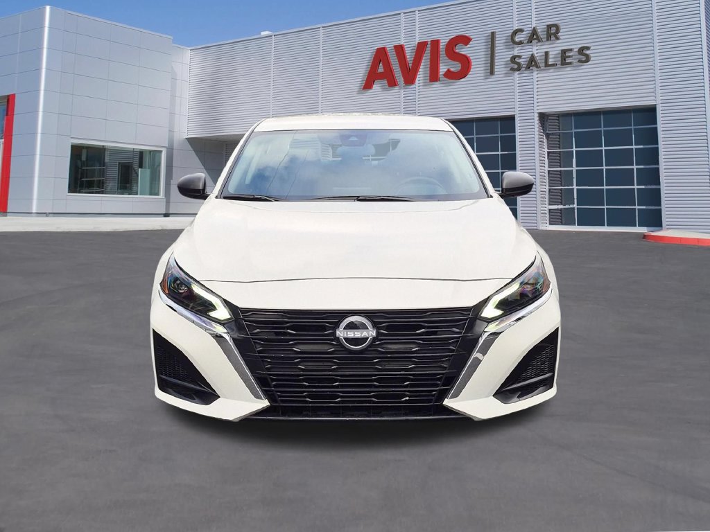 Used 2025 Nissan Altima 2.5 SV FWD image 2