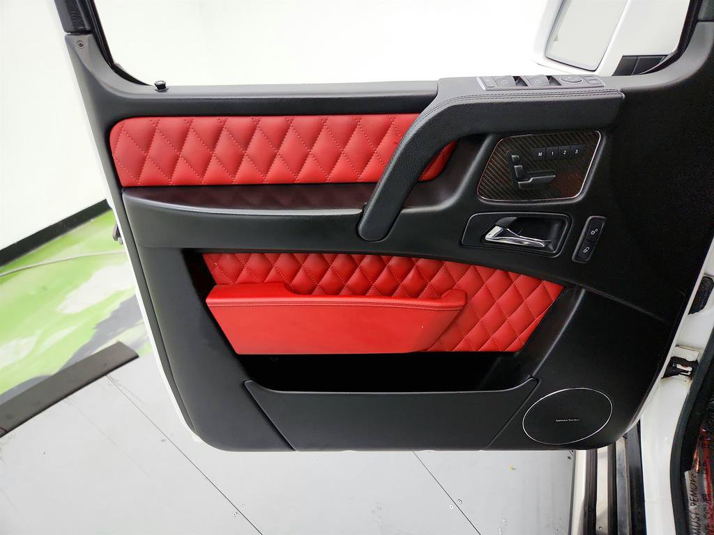 Used 2015 Mercedes-Benz G 63 AMG 4MATIC image 23