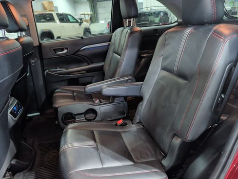 Used 2019 Toyota Highlander SE AWD/4WD image 8