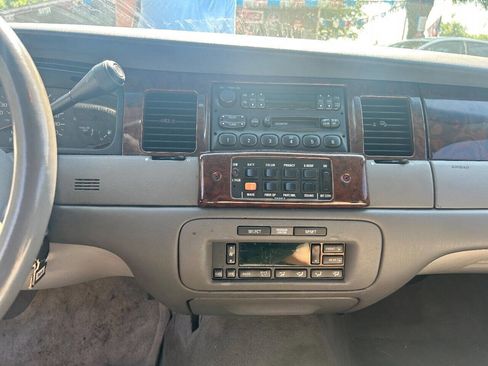 Used 1999 Lincoln Town Car Executive image 12