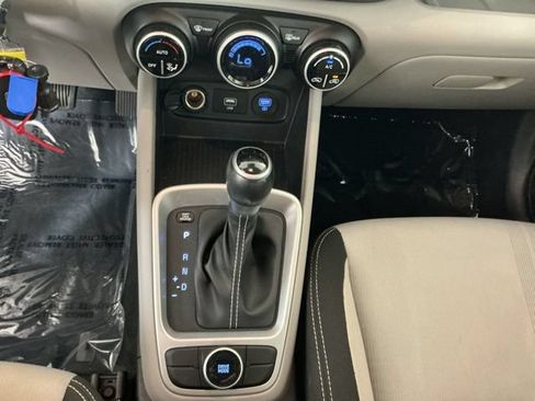 Used 2021 Hyundai Venue SEL FWD image 18