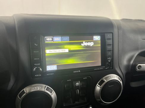 Used 2017 Jeep Wrangler Unlimited Rubicon w/ Connectivity Group image 67