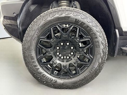 Used 2024 GMC Hummer EV 2X image 31