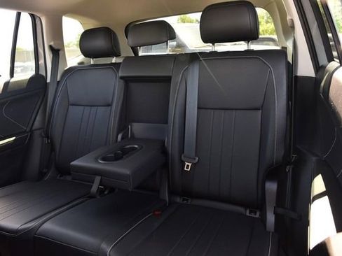 Used 2023 Volkswagen Tiguan SE w/ Panoramic Sunroof Package image 22