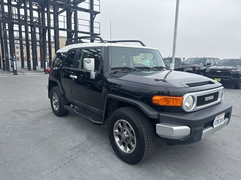 Used 2012 Toyota FJ Cruiser 4WD w/ Upgrade Pkg image 3